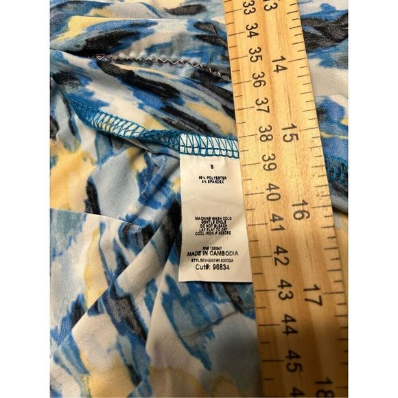 Ava & Grace women's Abstract blouse Tab Sleeves Size Small - Picture 6 of 8